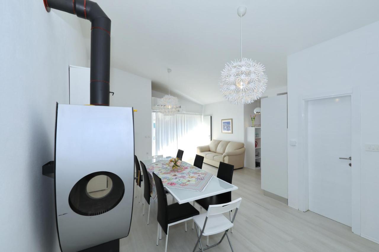 Apartment With Private Pool Sukosan Exterior photo